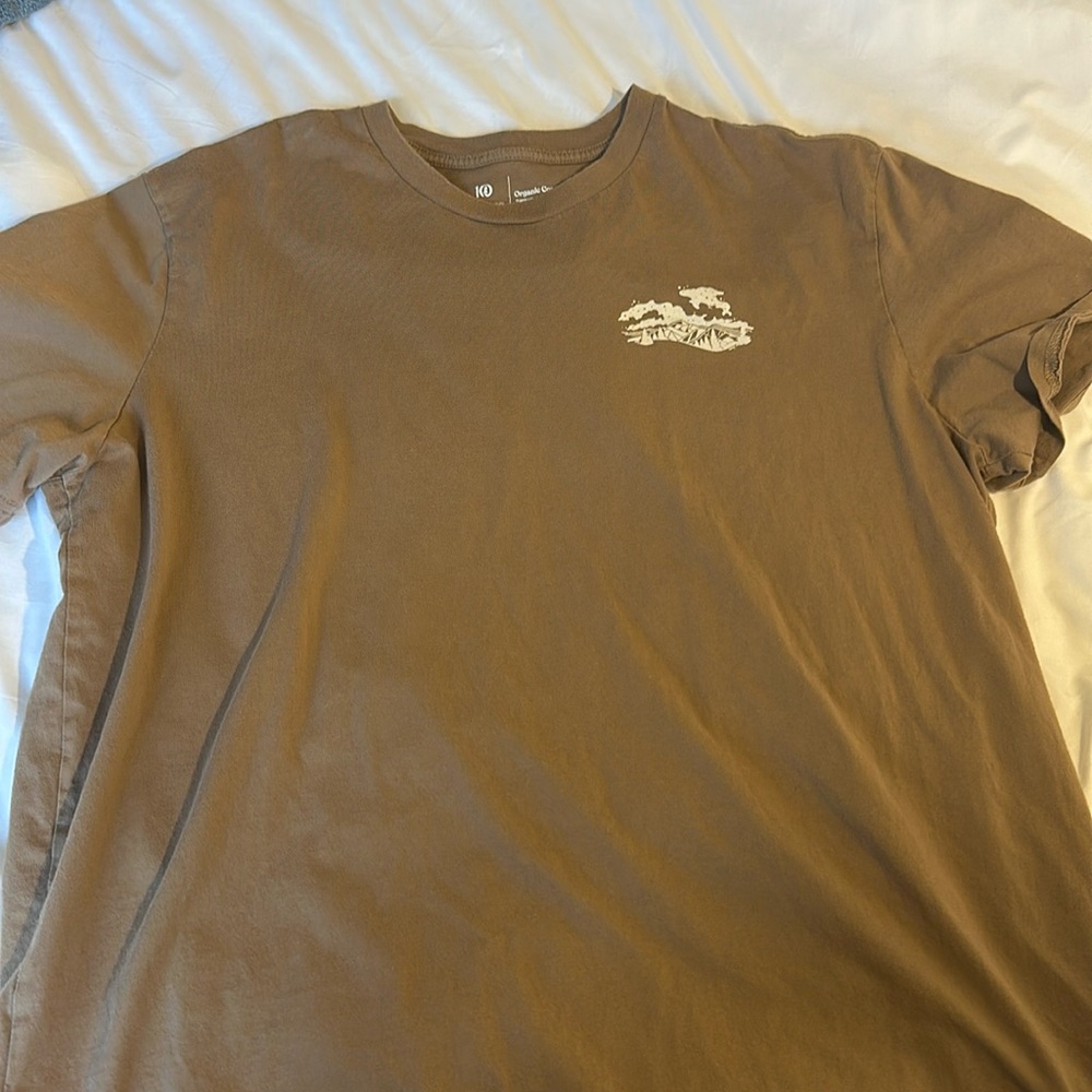 brown oversized tee